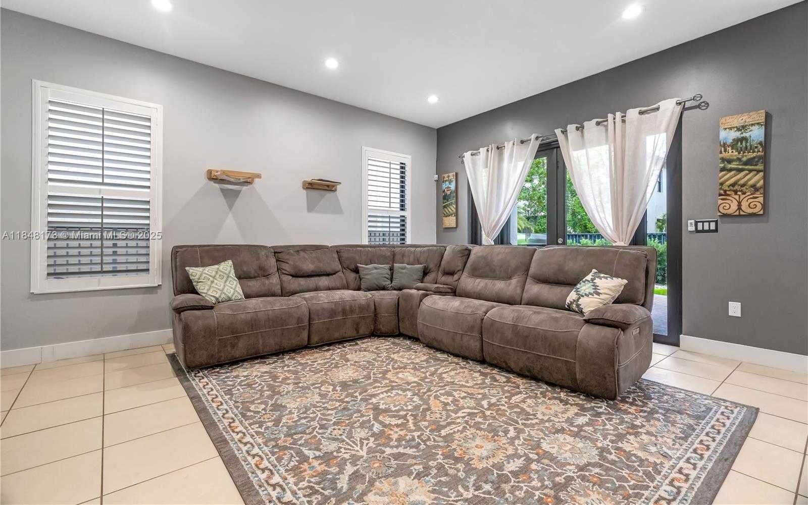 Small Image of 3345 WEST 95TH TER, Hialeah Number 16