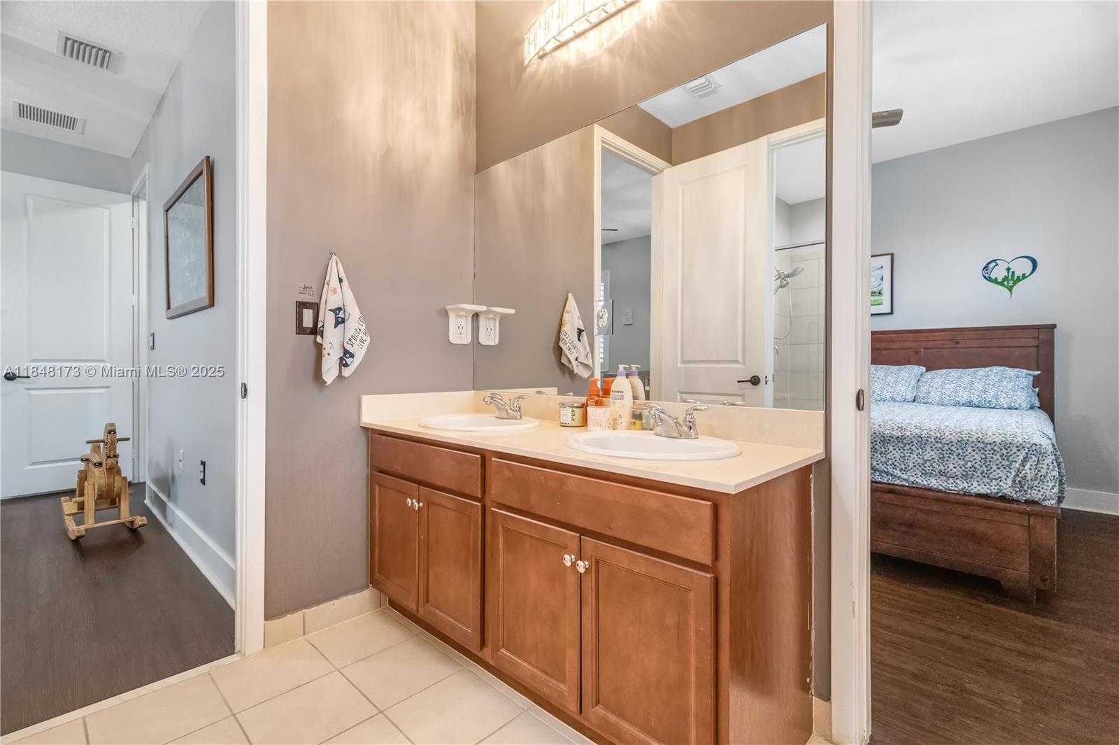 Small Image of 3345 WEST 95TH TER, Hialeah Number 24