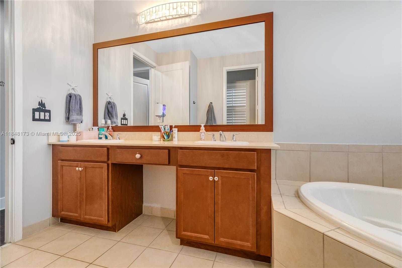 Small Image of 3345 WEST 95TH TER, Hialeah Number 35