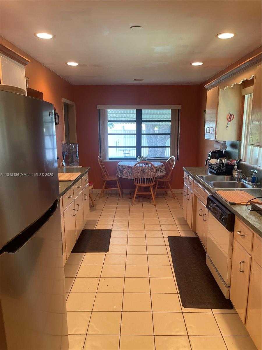Small Image of 2730 NORTH EAST 8TH ST, Pompano Beach Number 8