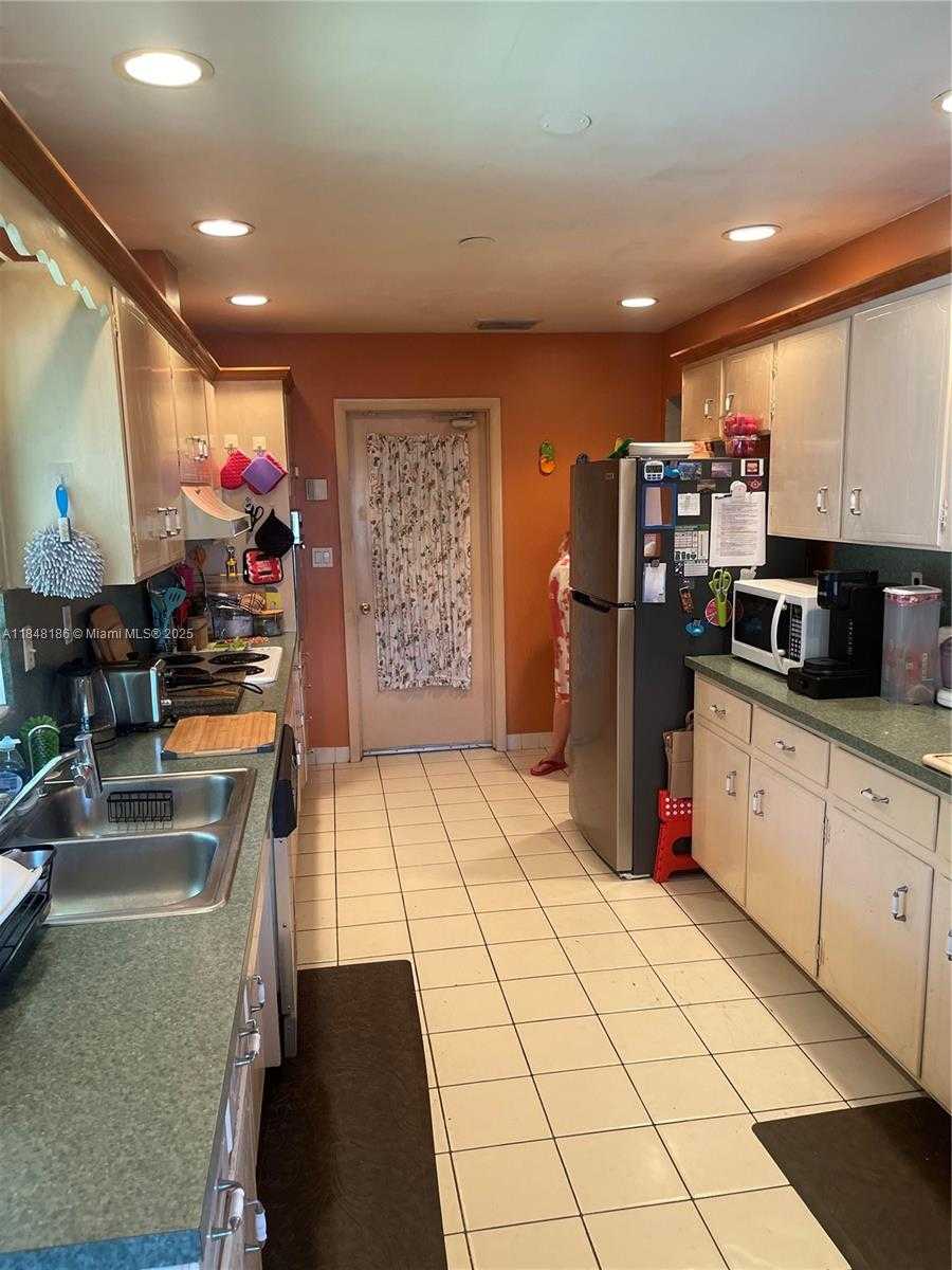 Small Image of 2730 NORTH EAST 8TH ST, Pompano Beach Number 9