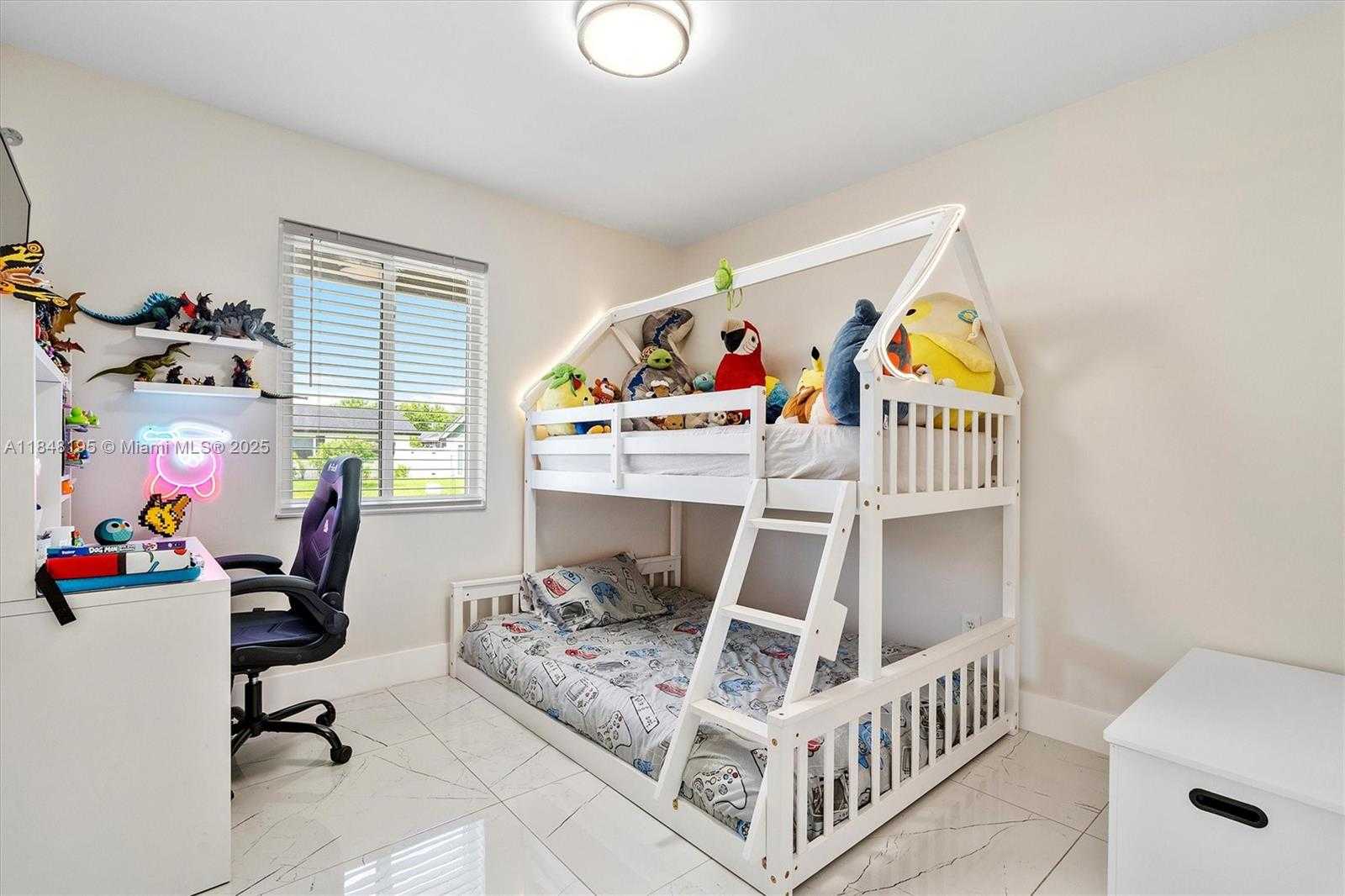 Imagen de Pequeño Objeto