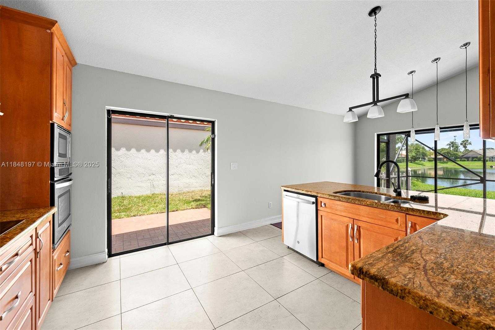 Small Image of 146 EXECUTIVE CIR, Boynton Beach Number 10