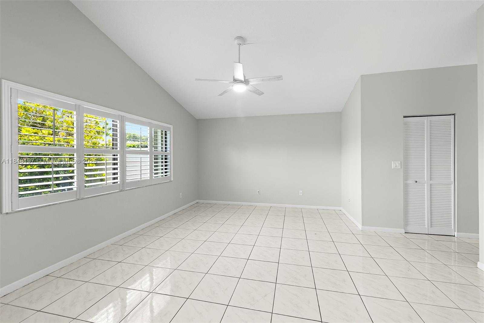 Small Image of 146 EXECUTIVE CIR, Boynton Beach Number 11
