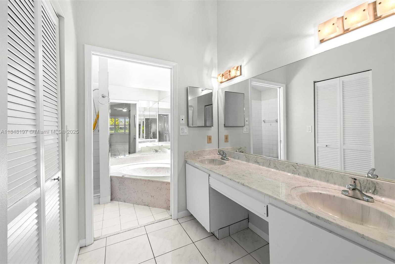 Small Image of 146 EXECUTIVE CIR, Boynton Beach Number 14