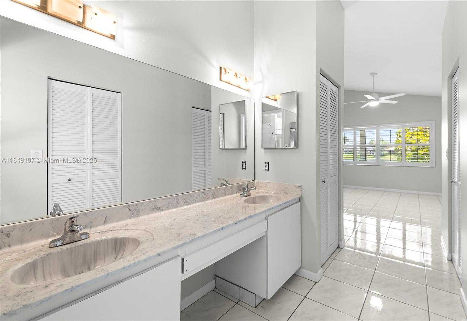 Small Image of 146 EXECUTIVE CIR, Boynton Beach Number 15