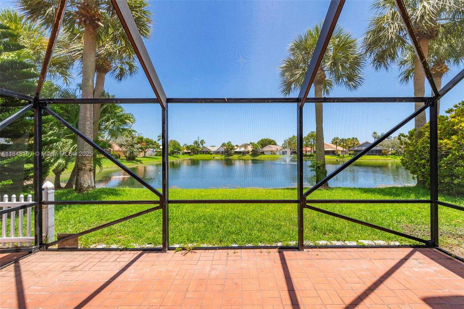 Small Image of 146 EXECUTIVE CIR, Boynton Beach Number 27