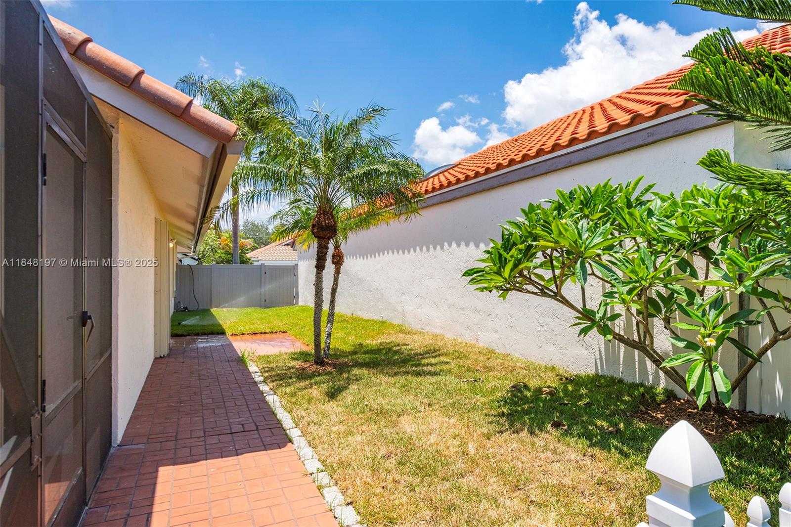 Small Image of 146 EXECUTIVE CIR, Boynton Beach Number 29