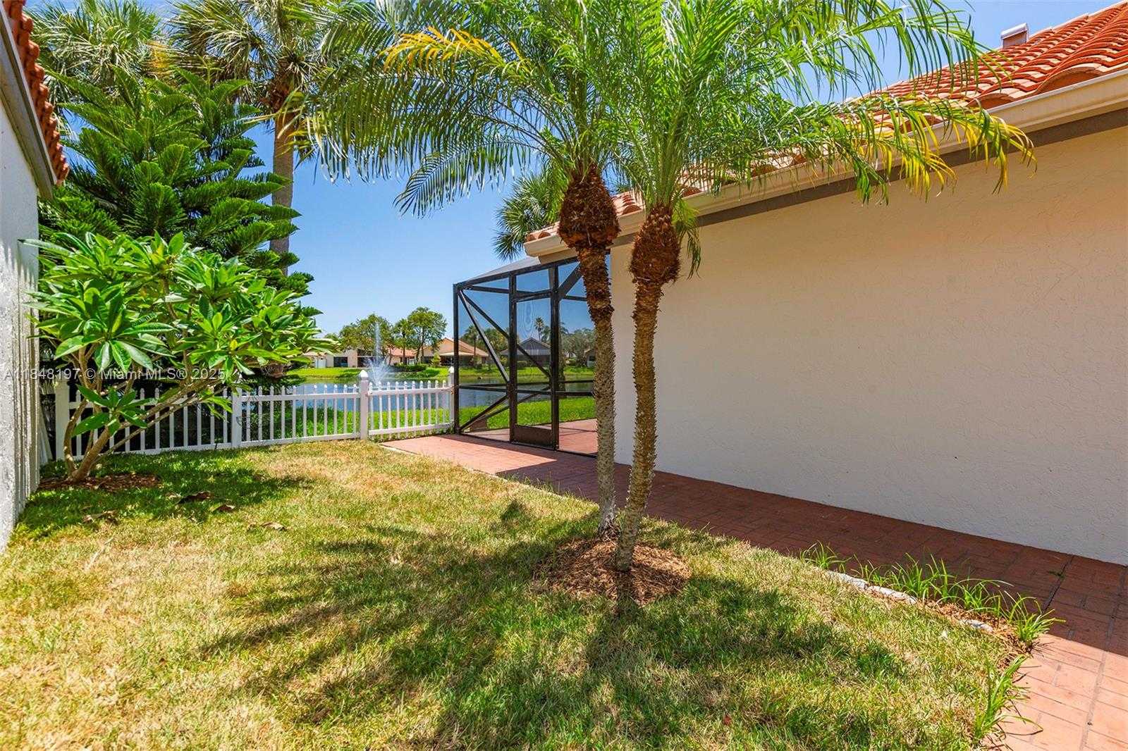 Small Image of 146 EXECUTIVE CIR, Boynton Beach Number 30