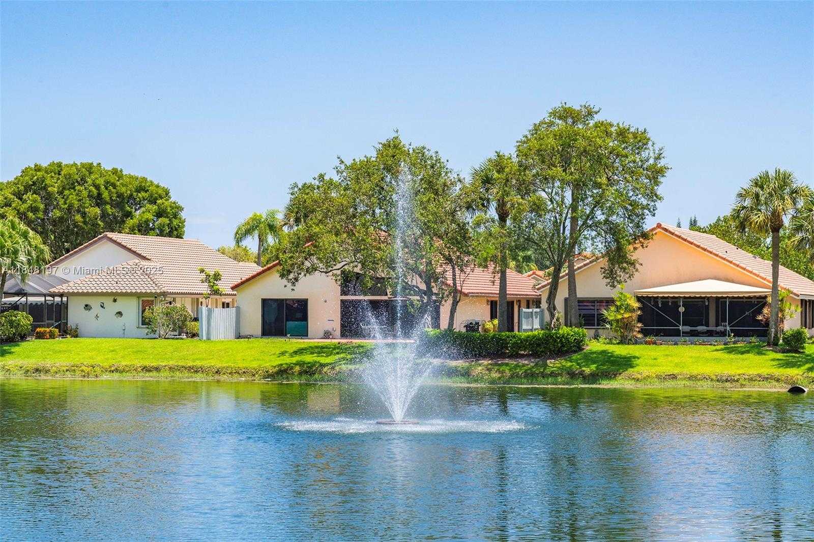 Small Image of 146 EXECUTIVE CIR, Boynton Beach Number 32