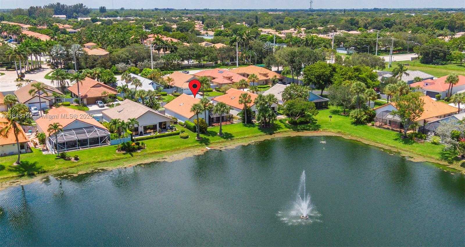 Small Image of 146 EXECUTIVE CIR, Boynton Beach Number 33