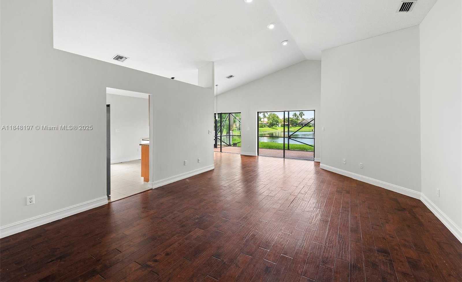 Small Image of 146 EXECUTIVE CIR, Boynton Beach Number 5