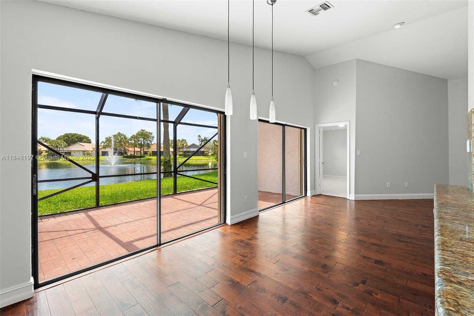 Small Image of 146 EXECUTIVE CIR, Boynton Beach Number 7