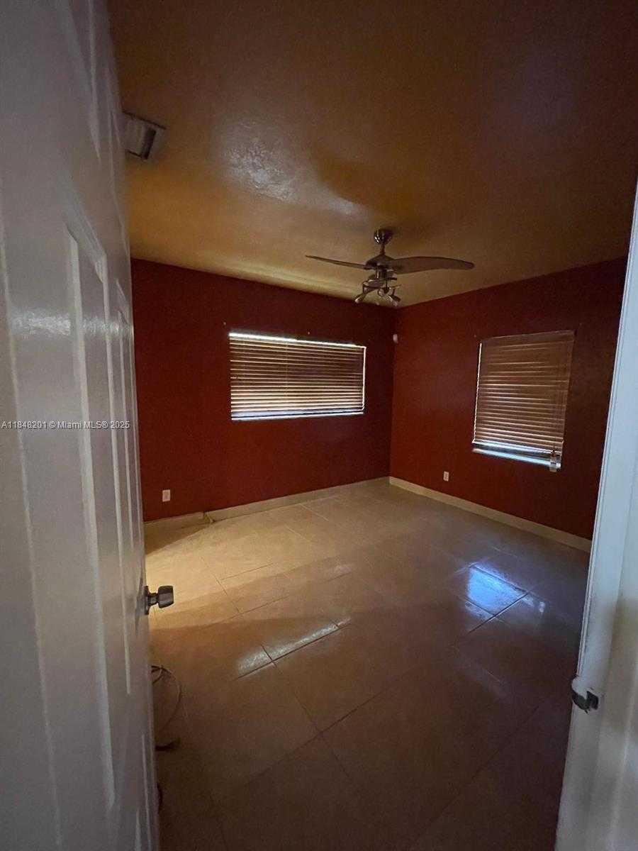 Small Image of 412 EAST EVANSTON CIR, Fort Lauderdale Number 10