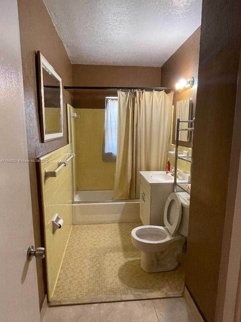 Small Image of 412 EAST EVANSTON CIR, Fort Lauderdale Number 12