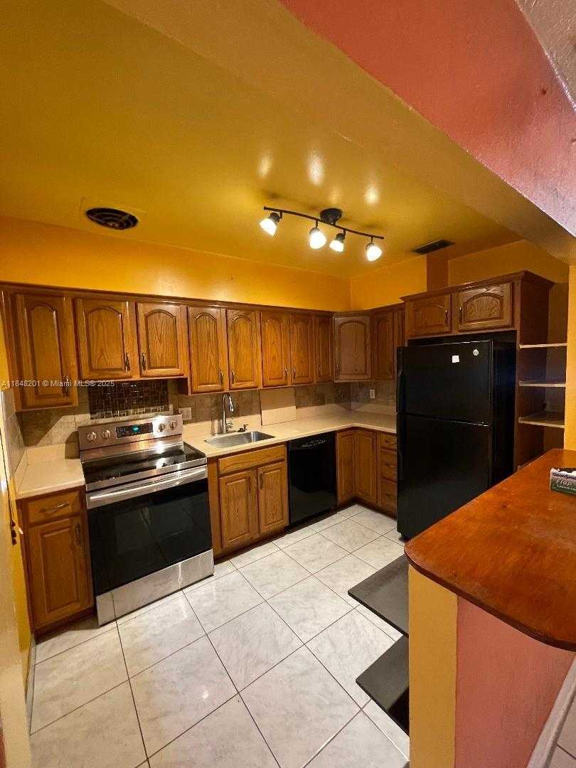 Small Image of 412 EAST EVANSTON CIR, Fort Lauderdale Number 4