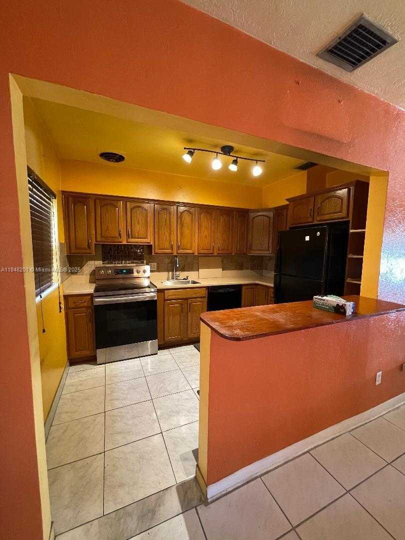 Small Image of 412 EAST EVANSTON CIR, Fort Lauderdale Number 5