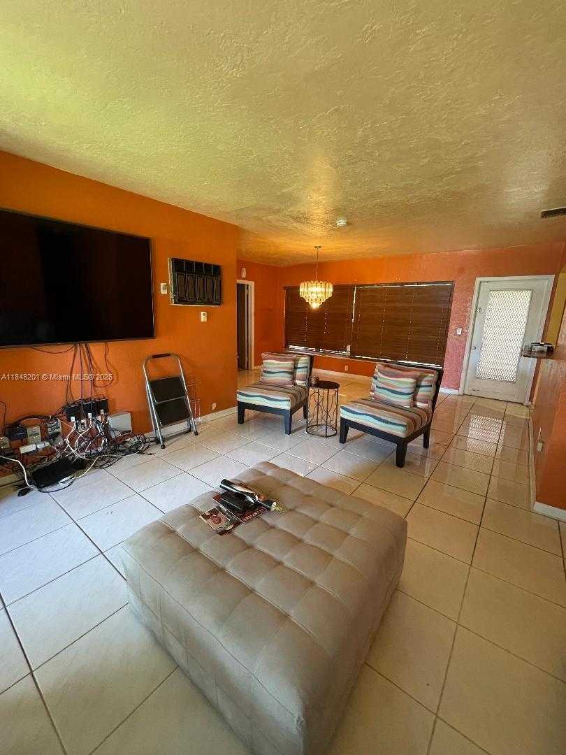 Small Image of 412 EAST EVANSTON CIR, Fort Lauderdale Number 8