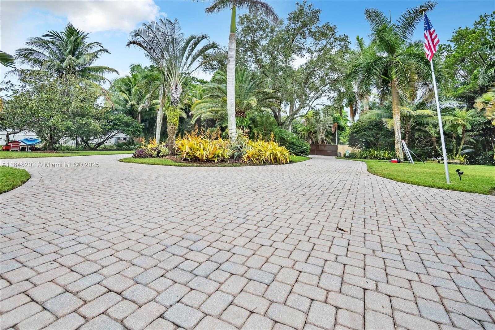 Small Image of 14211 SUNSET LN, Southwest Ranches Number 12