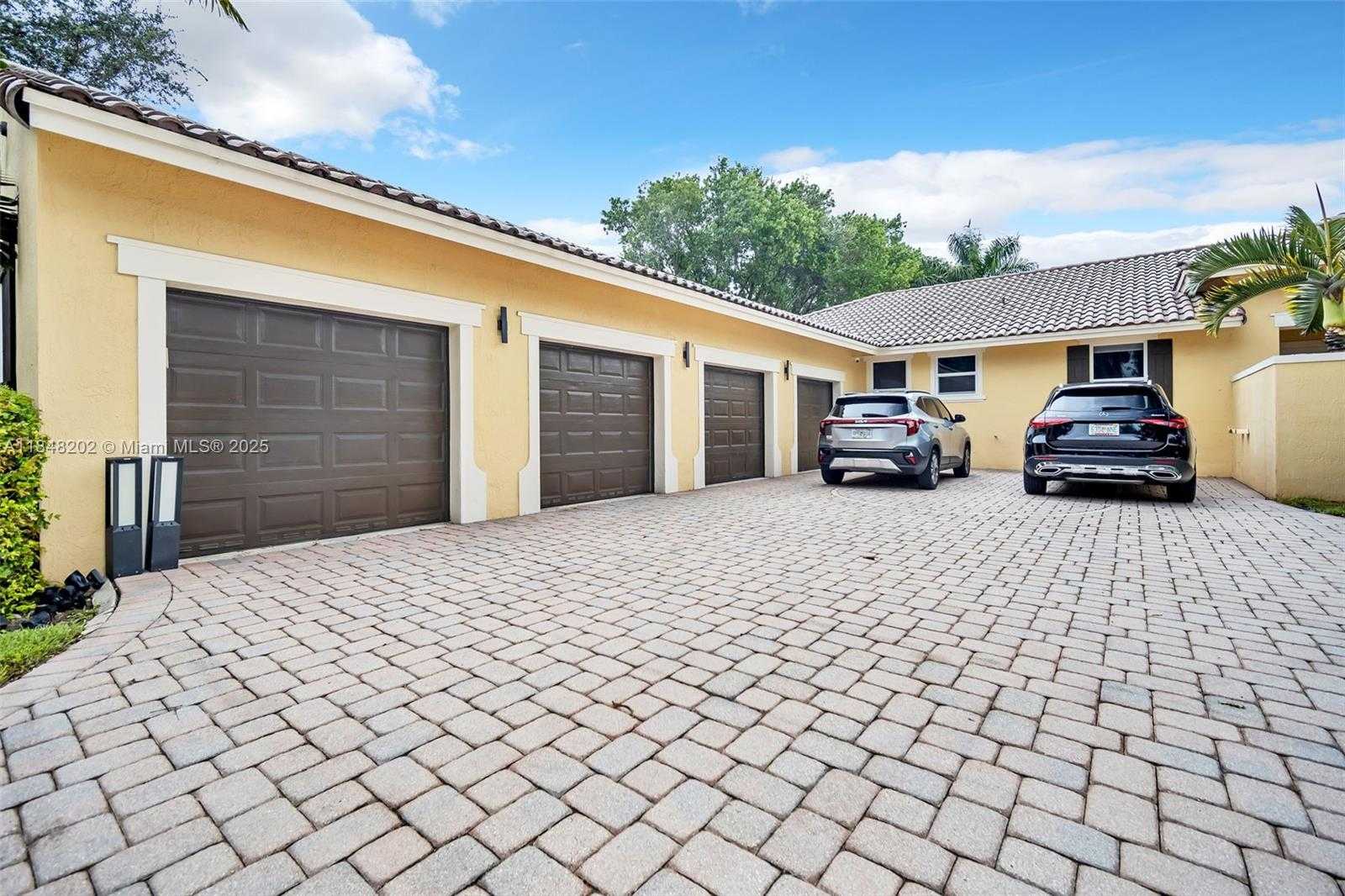 Small Image of 14211 SUNSET LN, Southwest Ranches Number 13