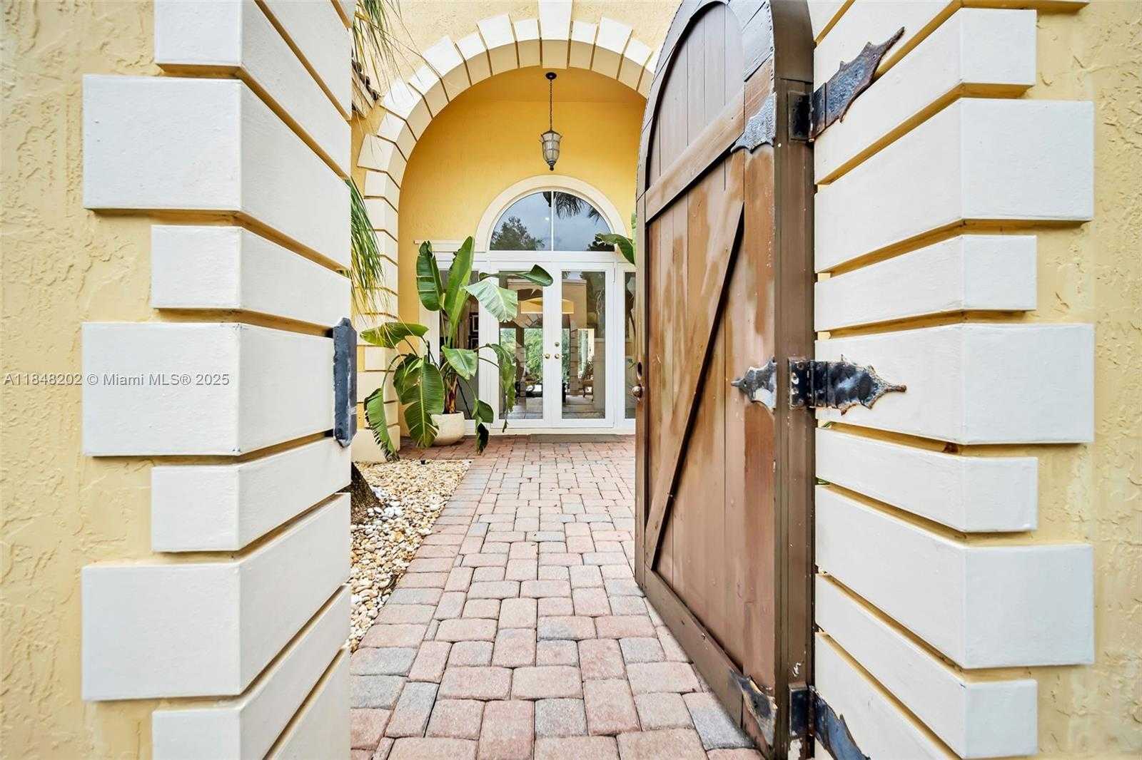 Small Image of 14211 SUNSET LN, Southwest Ranches Number 14