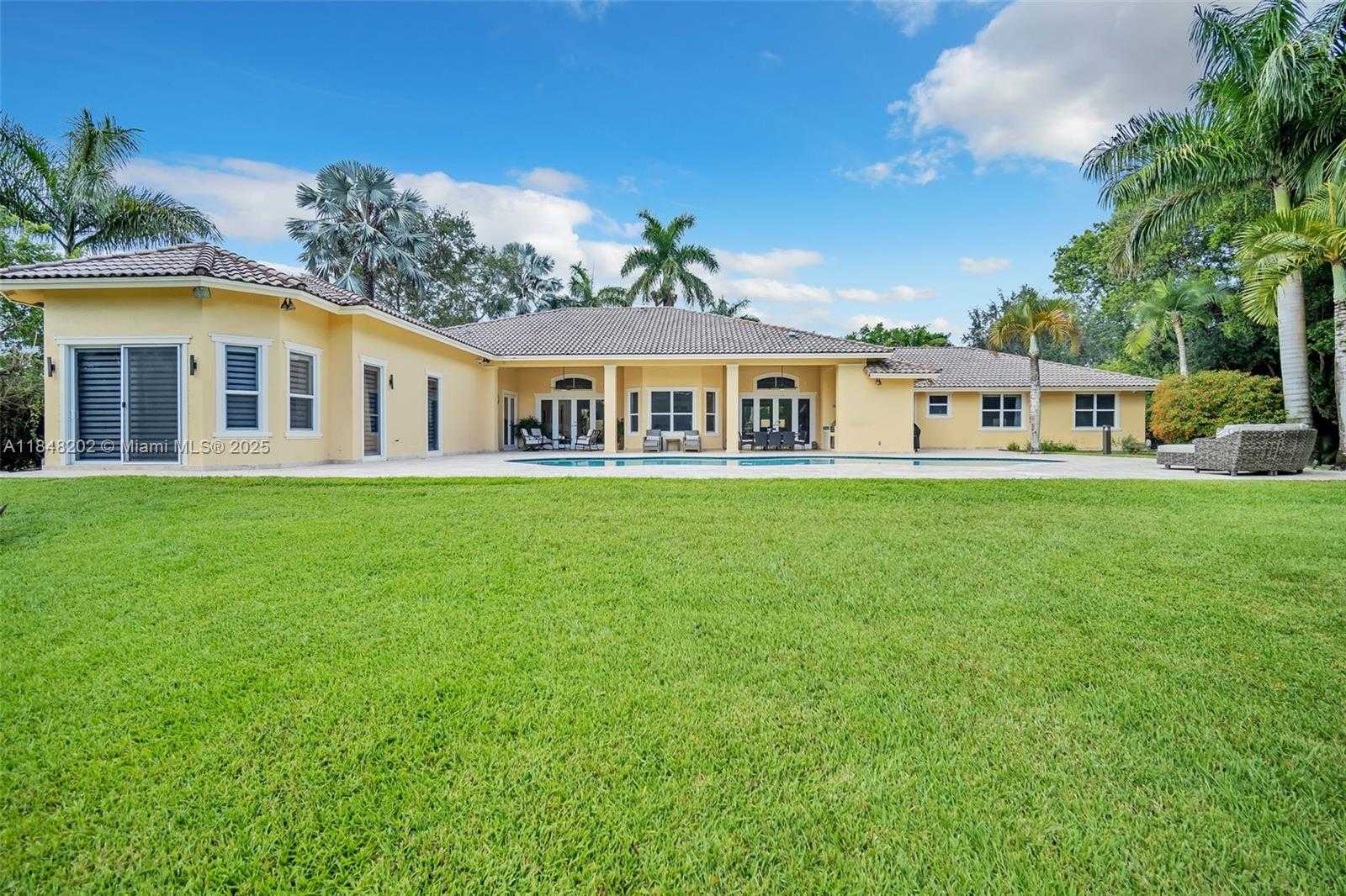Small Image of 14211 SUNSET LN, Southwest Ranches Number 22