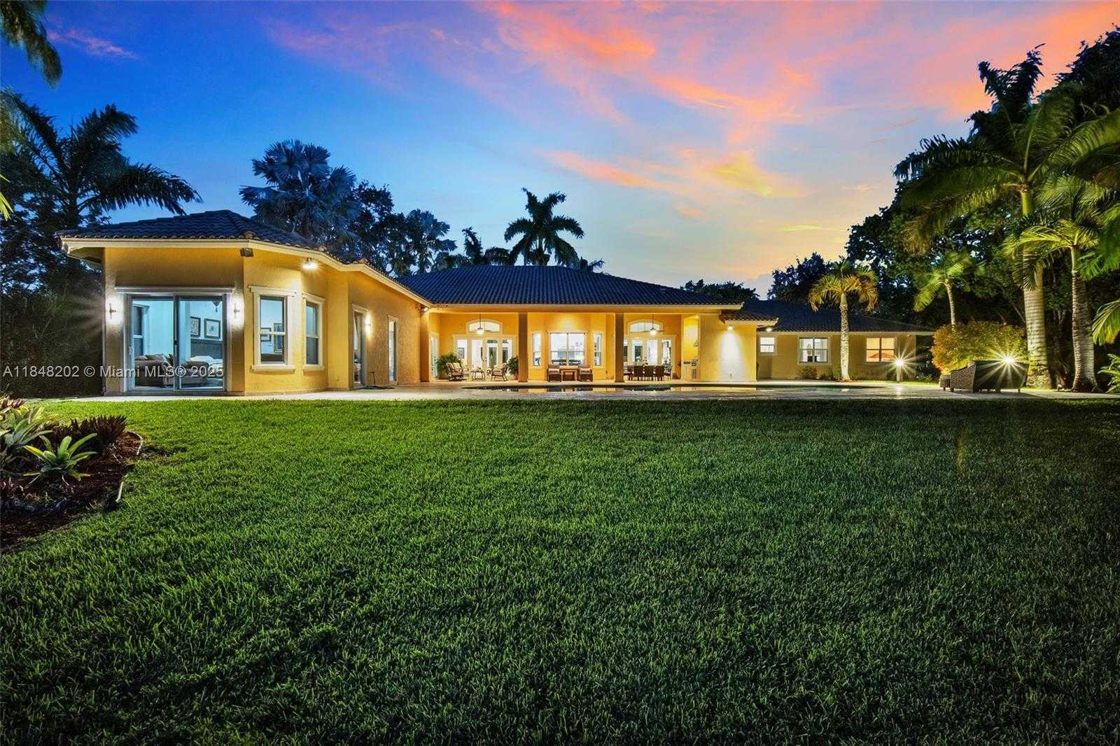 Small Image of 14211 SUNSET LN, Southwest Ranches Number 5