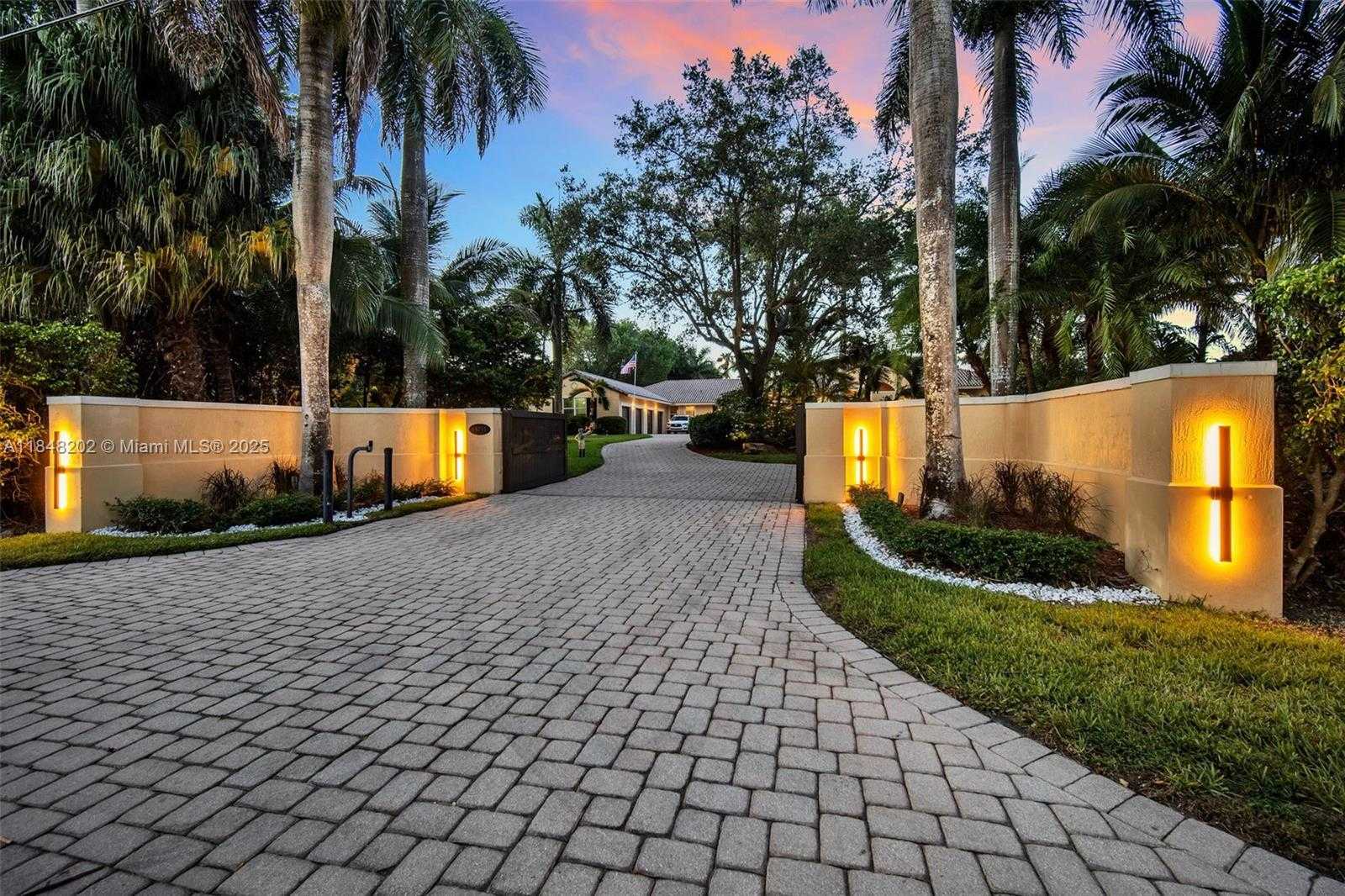 Small Image of 14211 SUNSET LN, Southwest Ranches Number 6