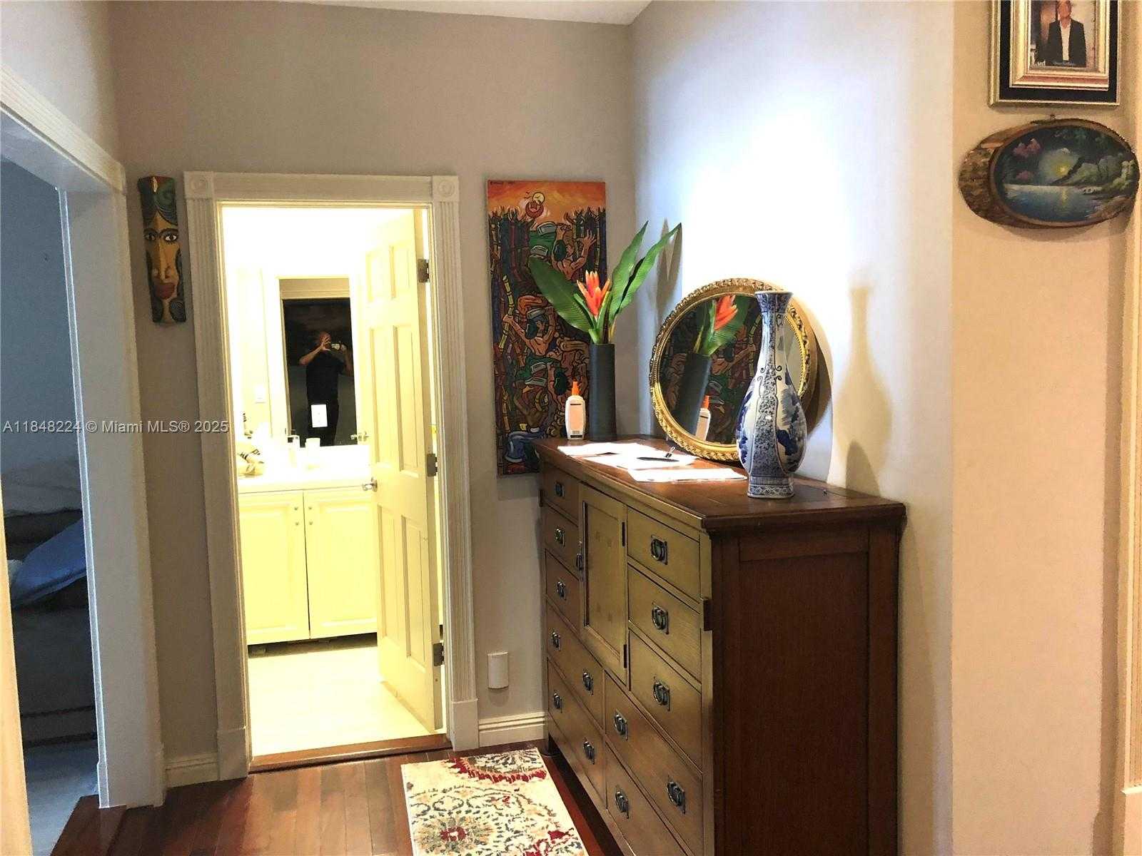Small Image of 1524 ARGYLE DR, Fort Lauderdale Number 17