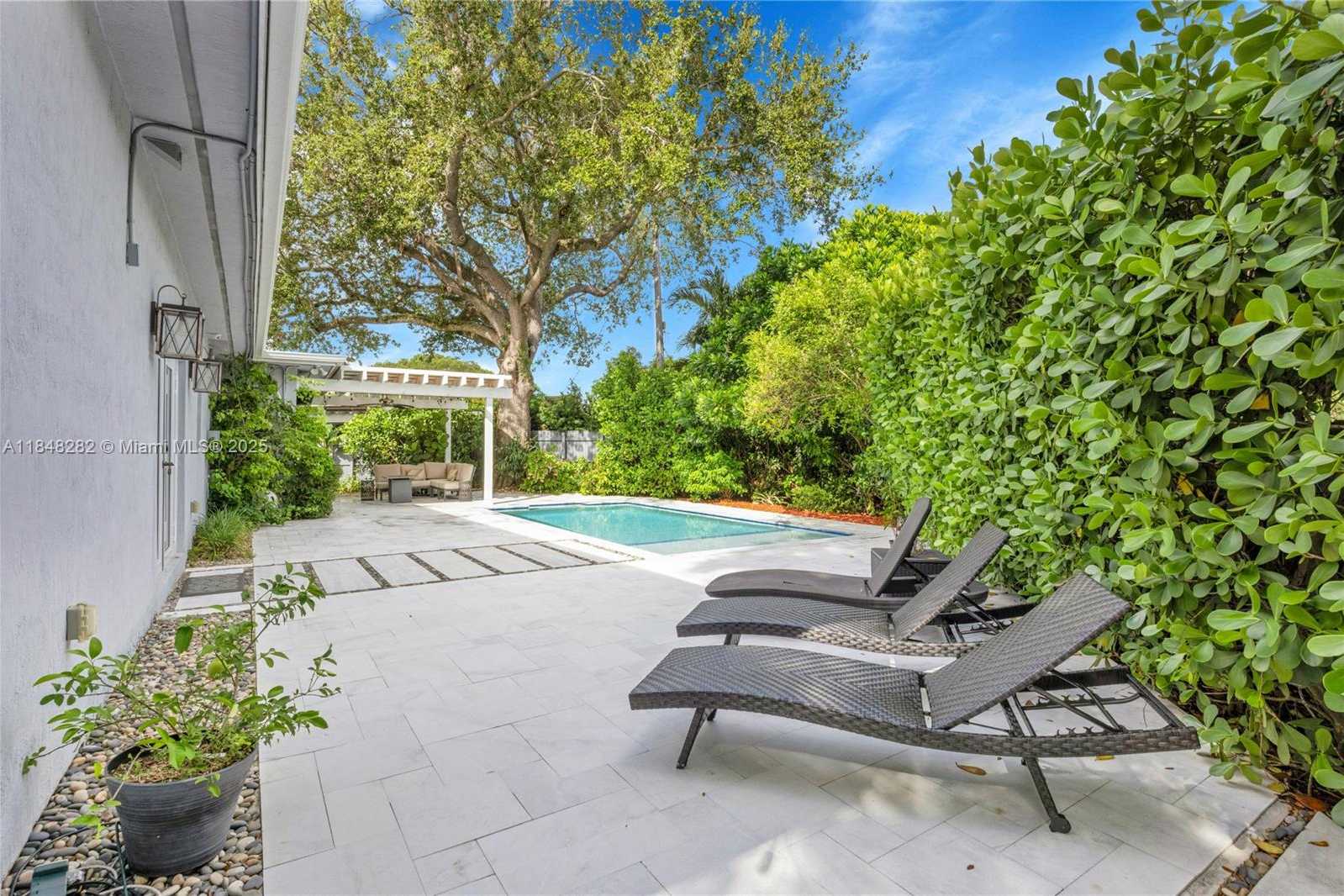 Small Image of 6020 SOUTH WEST 46TH ST, Miami Number 2