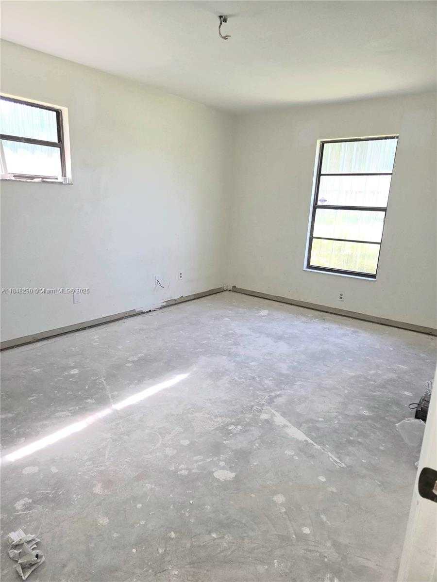 Small Image of 8103 SANTA CLARA BLVD, Fort Pierce Number 10
