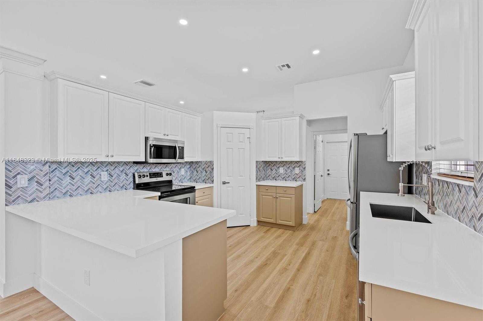 Small Image of 5060 SOUTH WEST 163RD AVE, Miramar Number 9