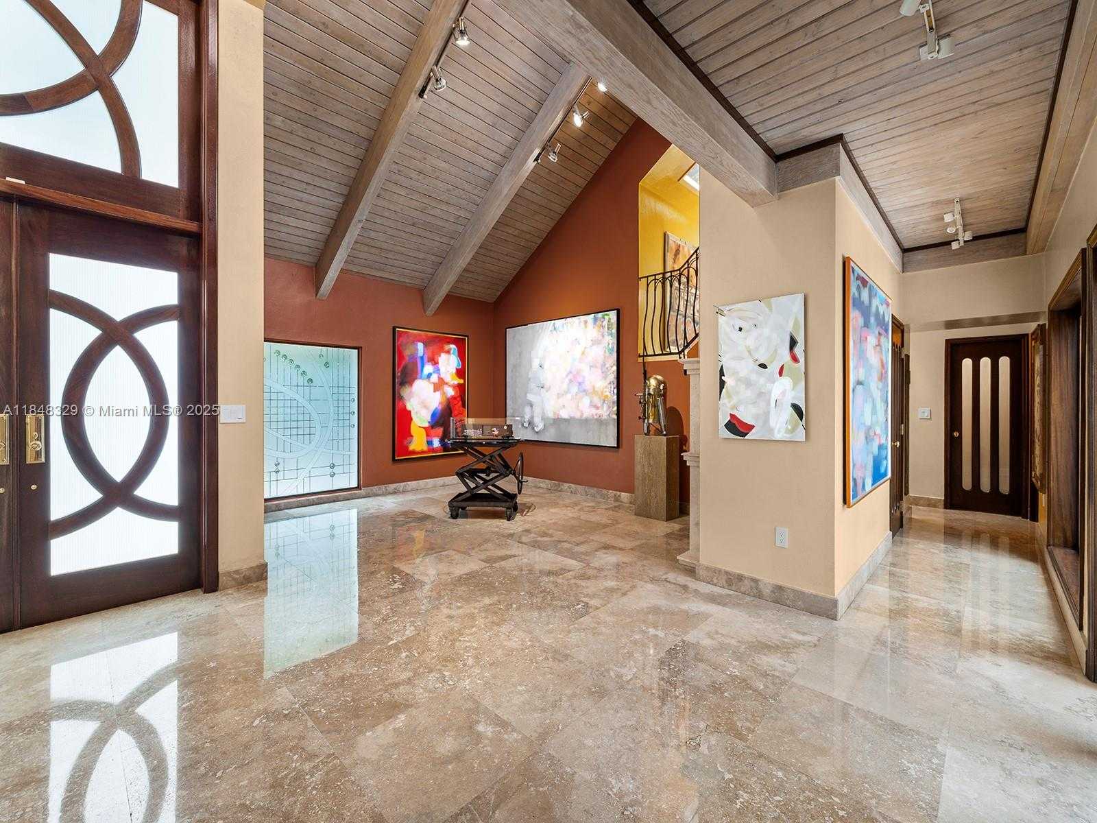 Small Image of 20251 WEST OAK HAVEN CIR, Miami Number 3