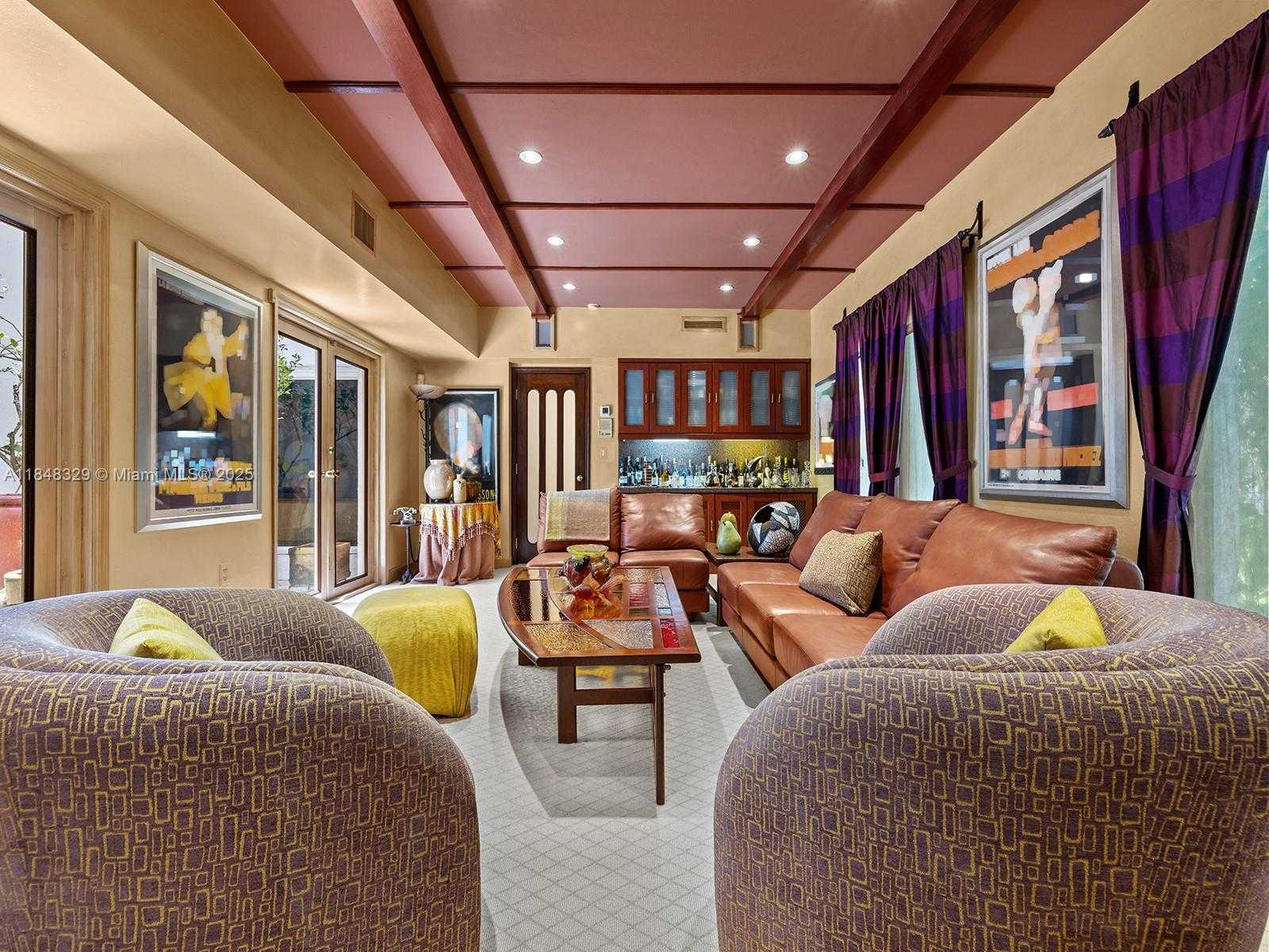 Small Image of 20251 WEST OAK HAVEN CIR, Miami Number 4