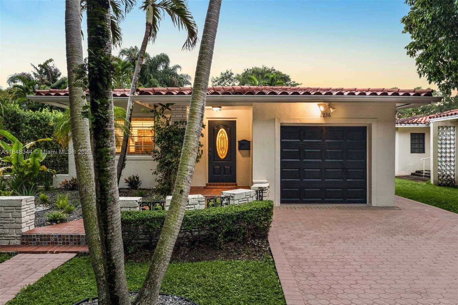 Small Image of 1236 MILAN AVE, Coral Gables Number 36