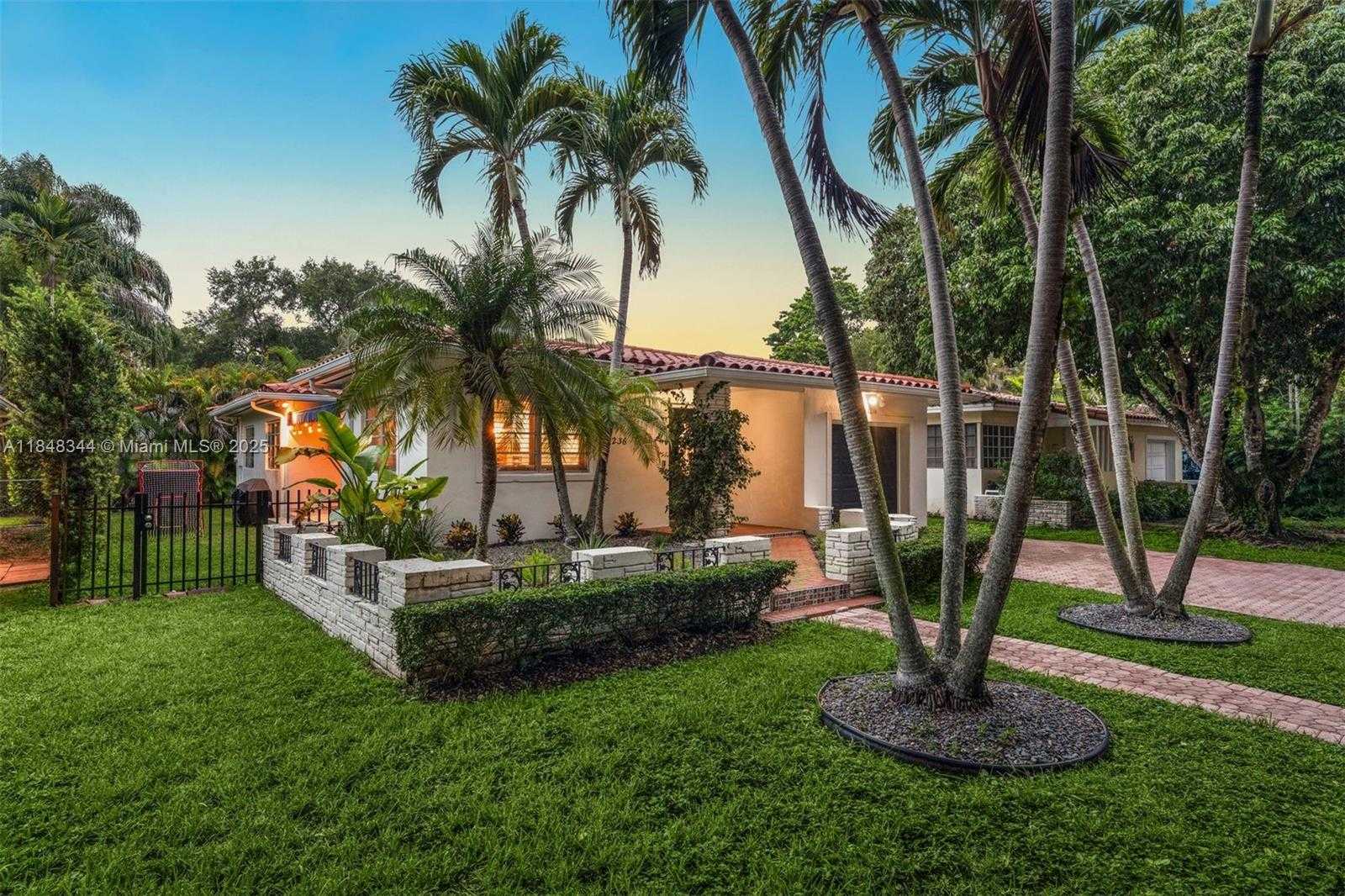 Small Image of 1236 MILAN AVE, Coral Gables Number 38