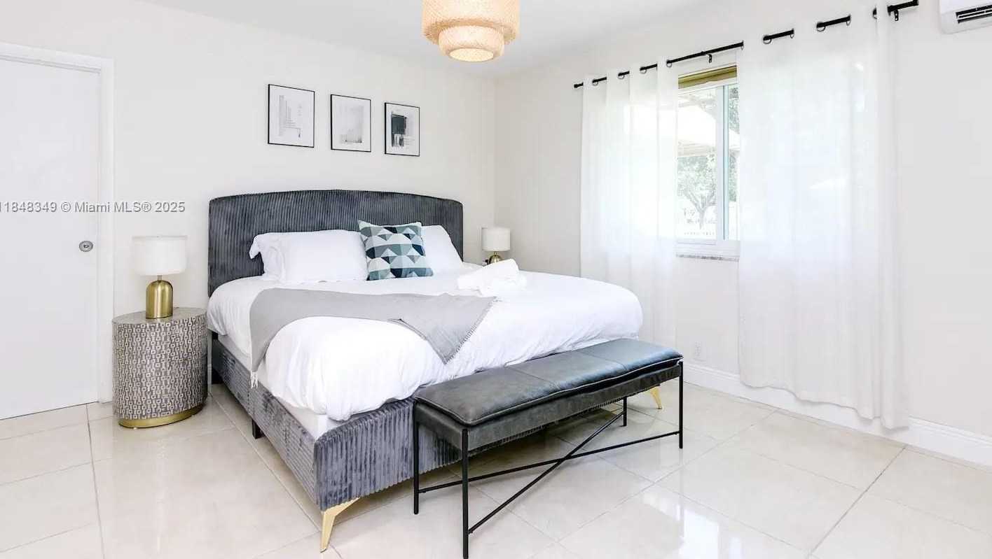 Small Image of 4800 POLK ST, Hollywood Number 15