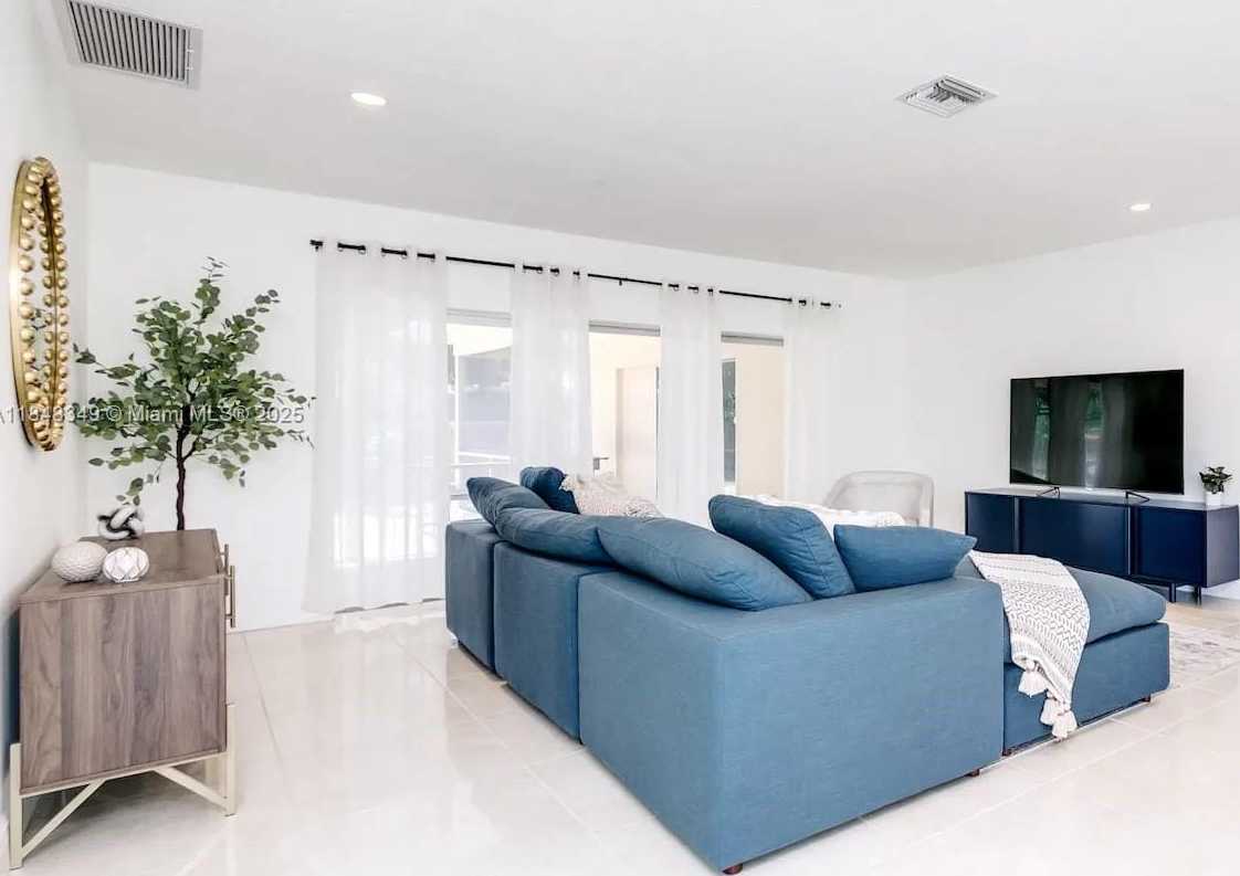 Small Image of 4800 POLK ST, Hollywood Number 2