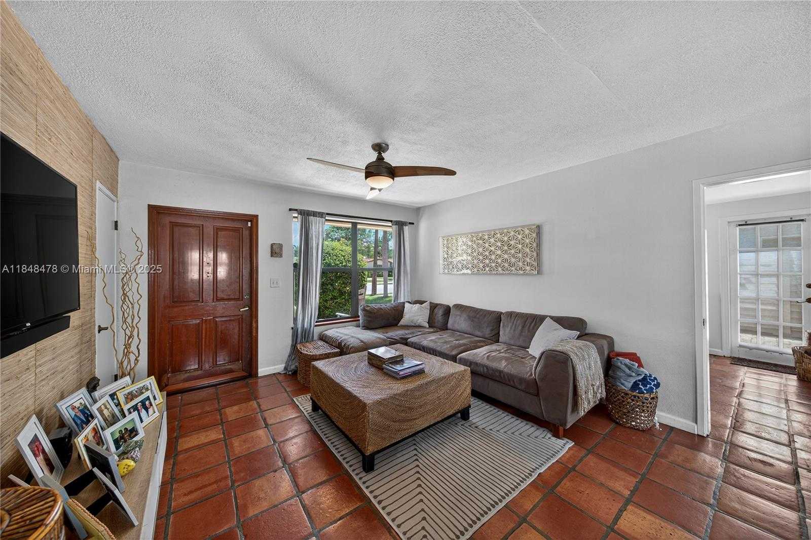 Small Image of 1013 ORANGE ISLE, Fort Lauderdale Number 2