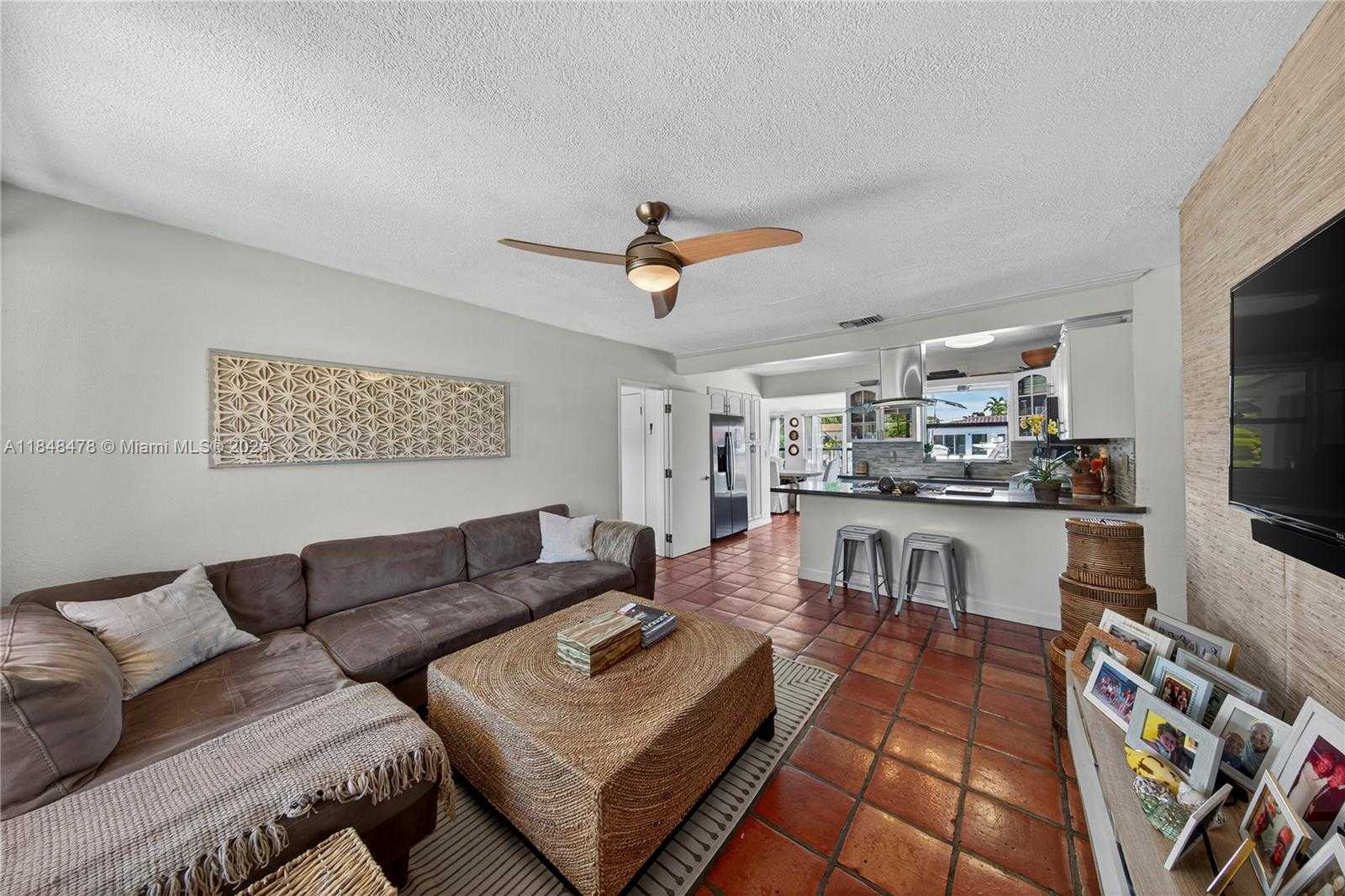 Small Image of 1013 ORANGE ISLE, Fort Lauderdale Number 3