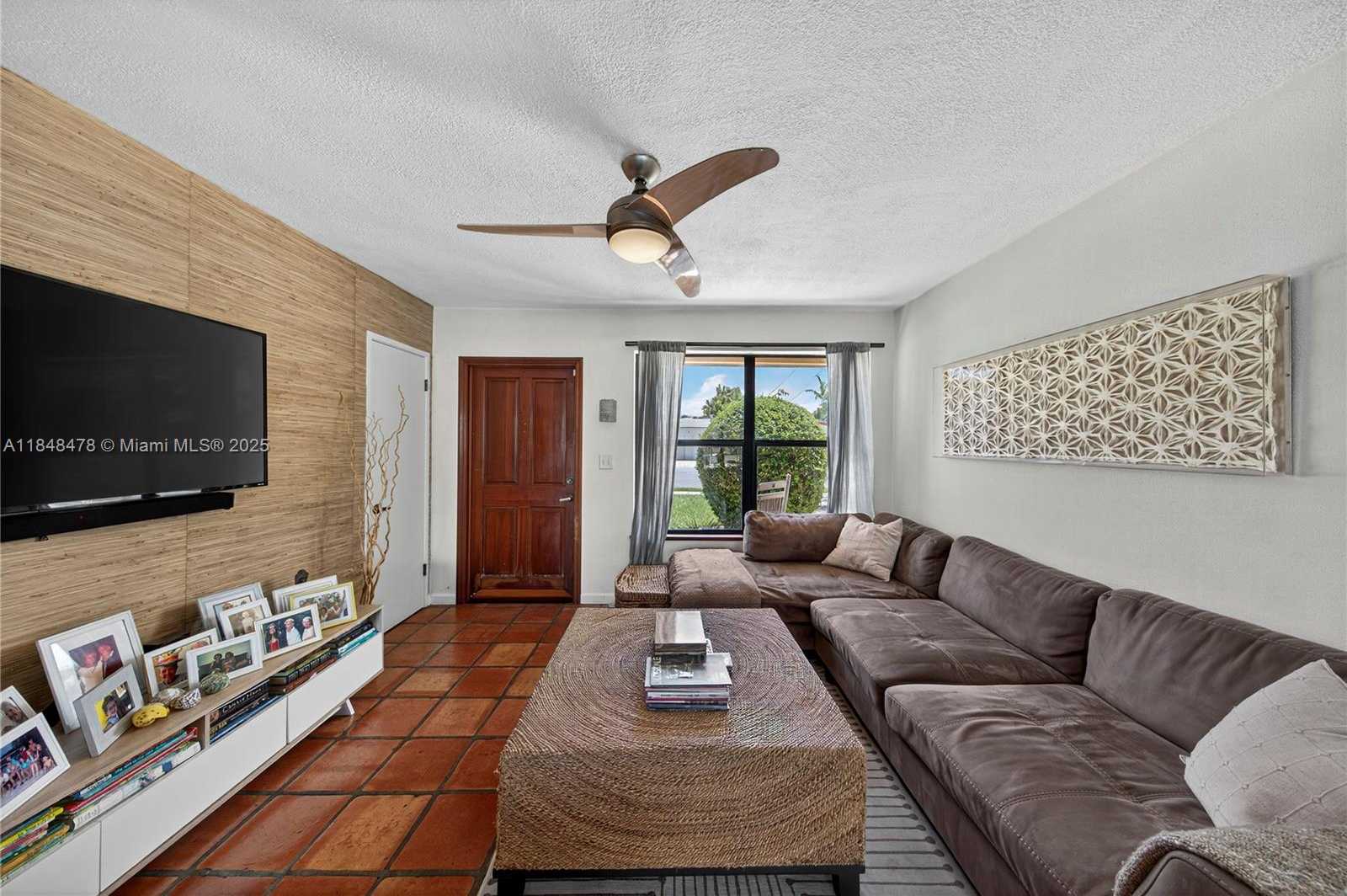 Small Image of 1013 ORANGE ISLE, Fort Lauderdale Number 4