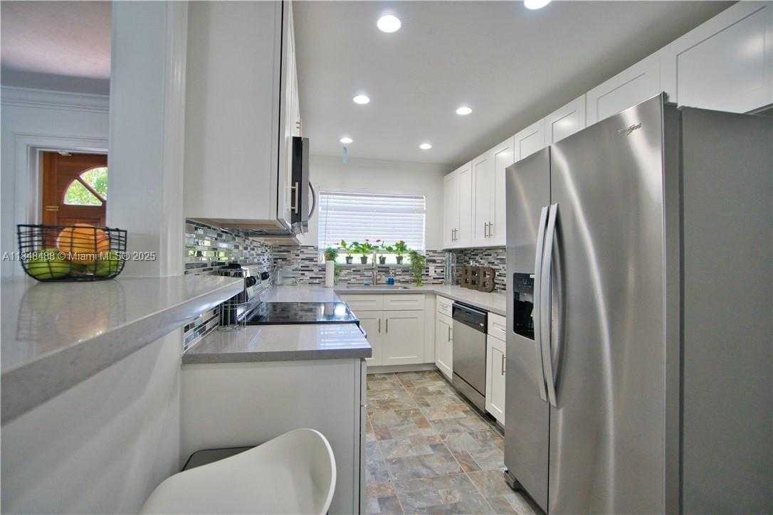 Small Image of 1419 NORTH 16TH CT, Hollywood Number 4