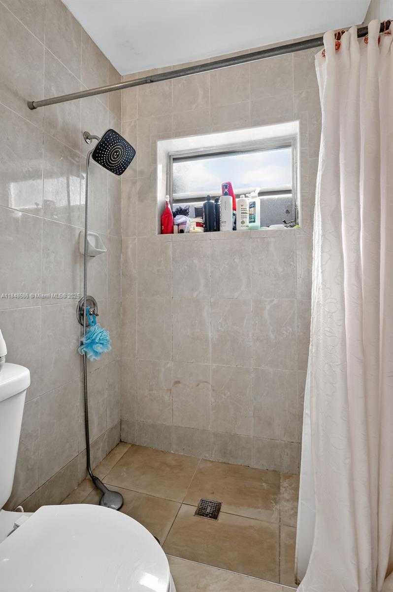 Small Image of 3581 WEST 2ND AVE, Hialeah Number 14