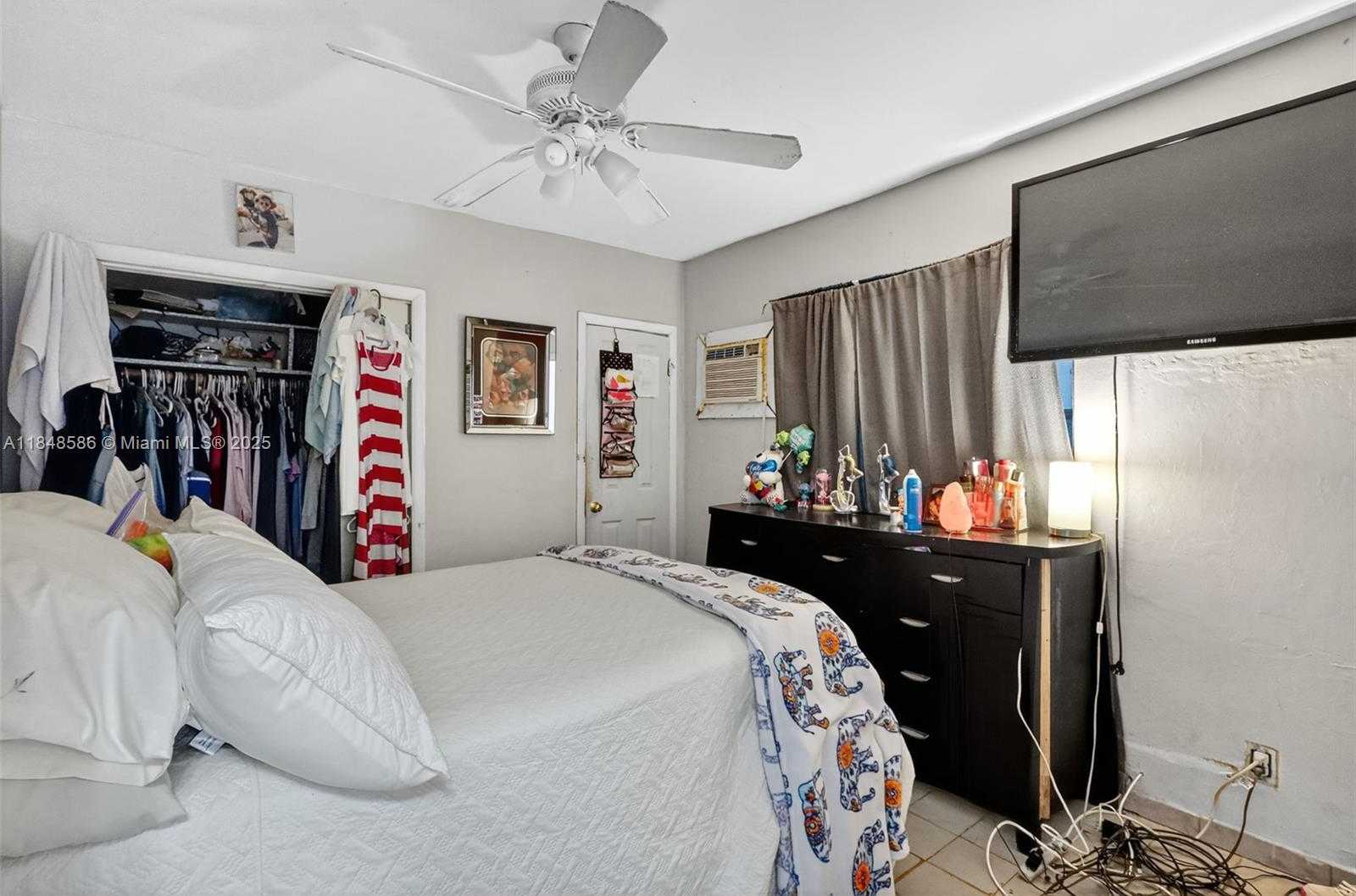 Small Image of 3581 WEST 2ND AVE, Hialeah Number 15