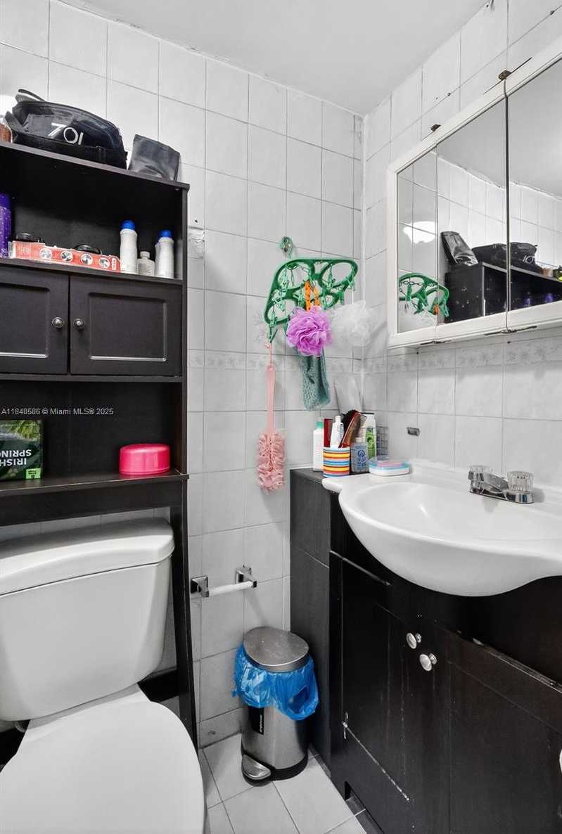 Small Image of 3581 WEST 2ND AVE, Hialeah Number 20