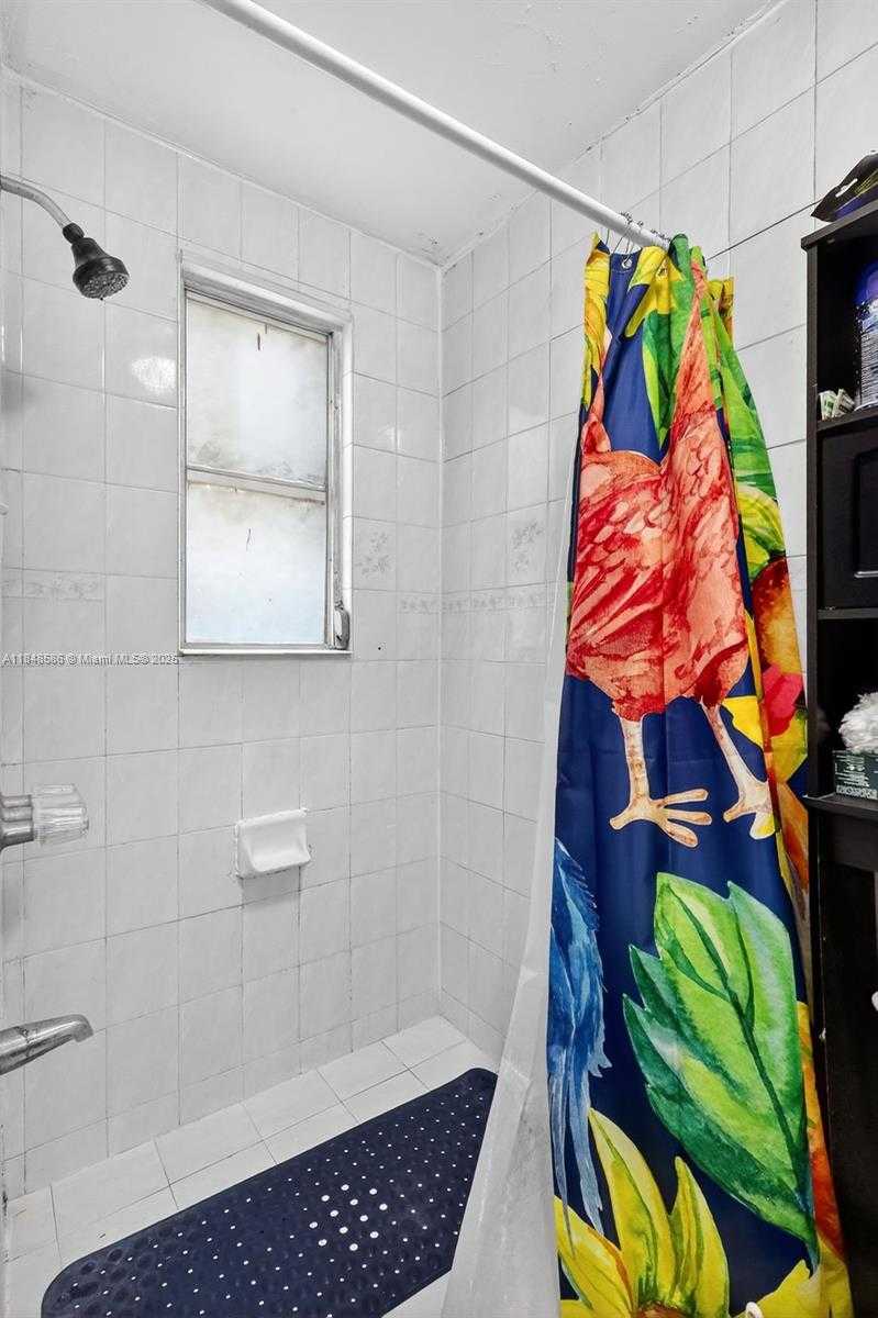 Small Image of 3581 WEST 2ND AVE, Hialeah Number 21