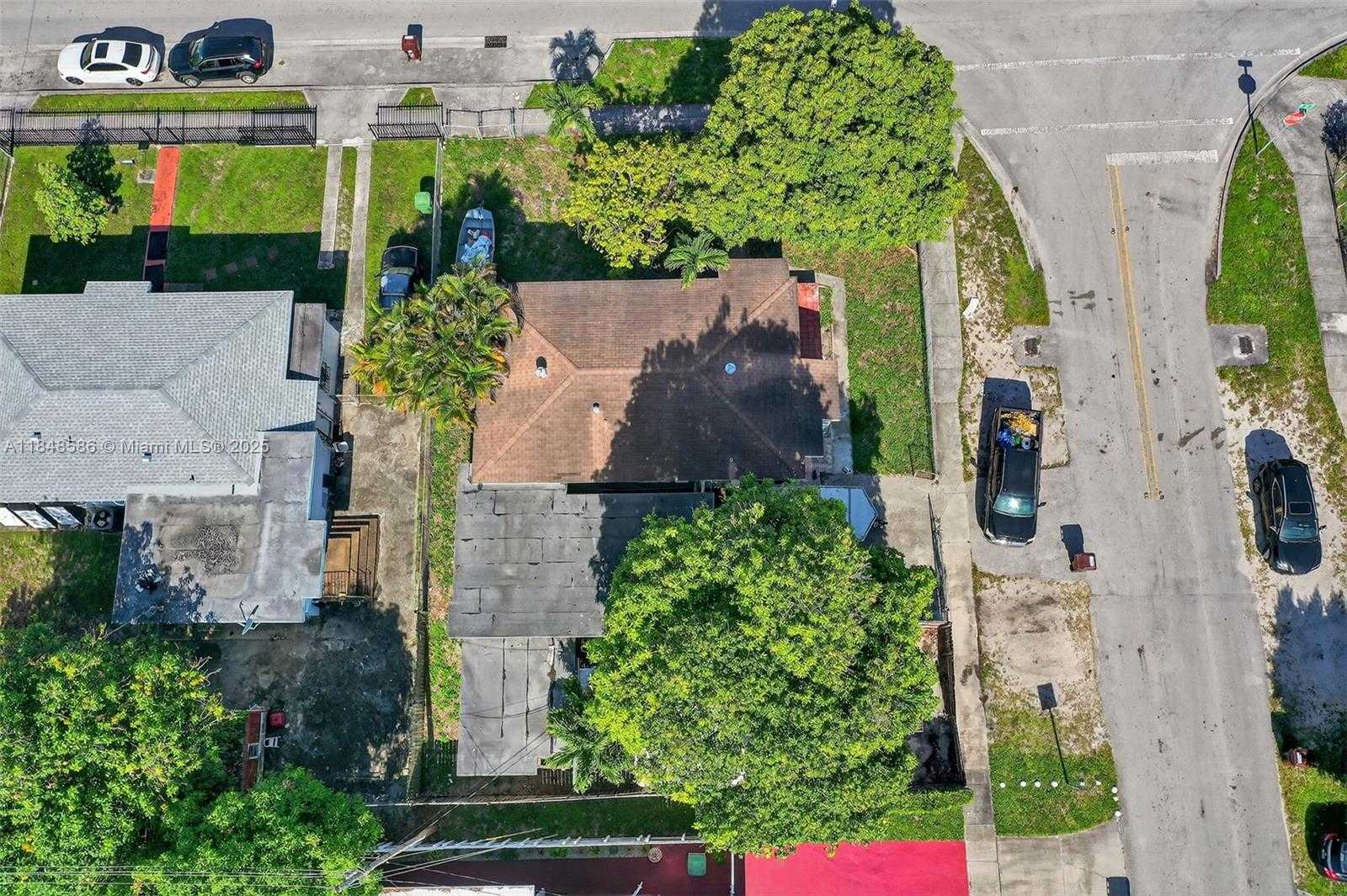 Small Image of 3581 WEST 2ND AVE, Hialeah Number 32