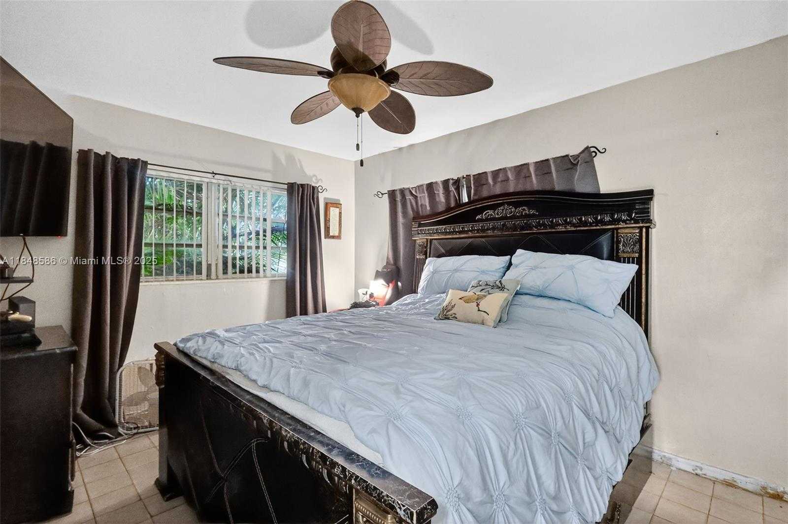 Small Image of 3581 WEST 2ND AVE, Hialeah Number 8