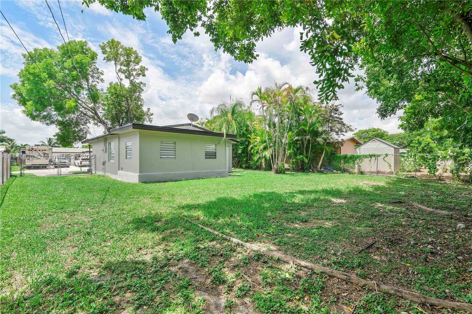 Small Image of 9731 NORTH WEST 24TH PL, Sunrise Number 26