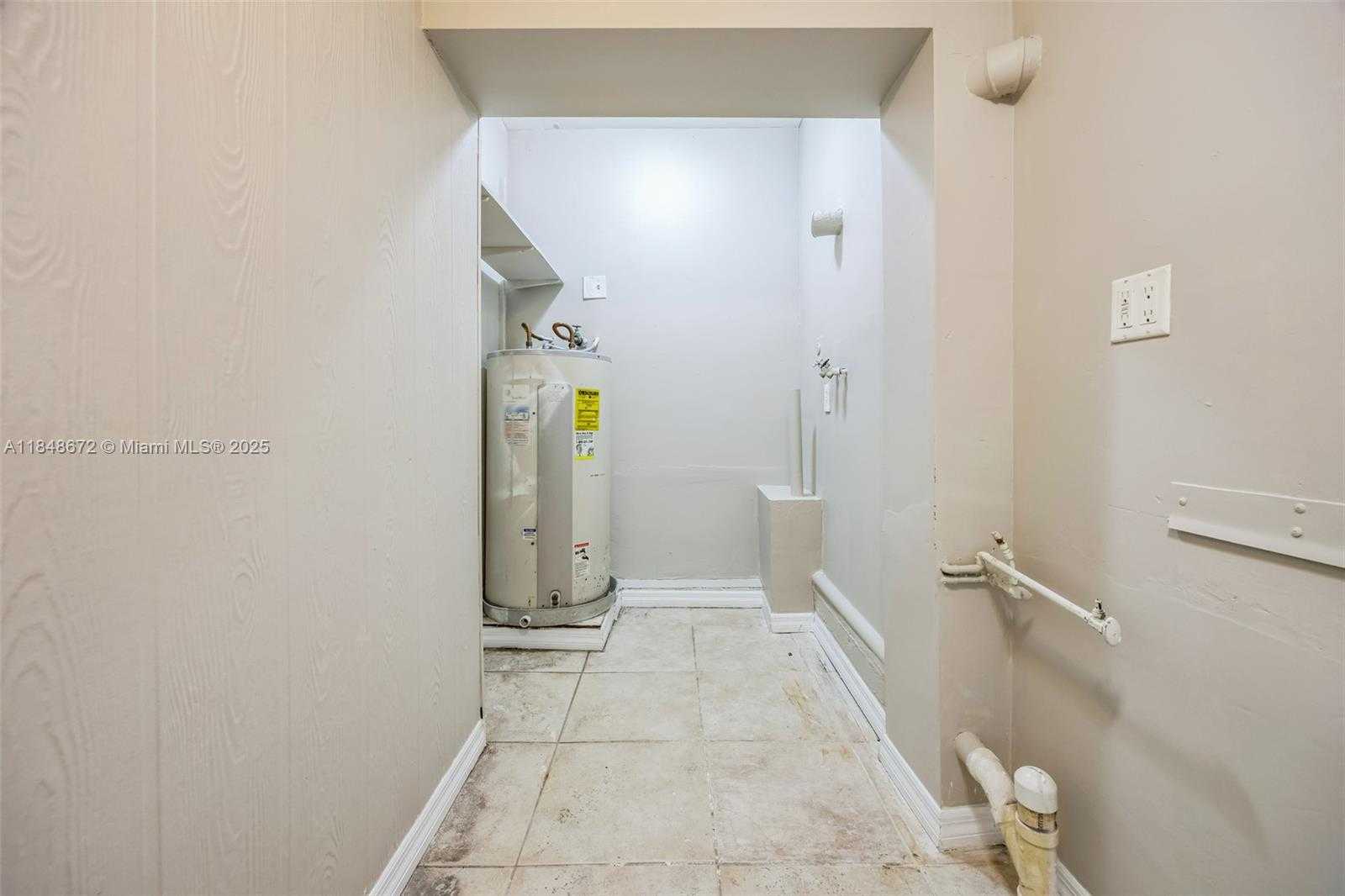 Small Image of 2651 ADAMS ST, Hollywood Number 12